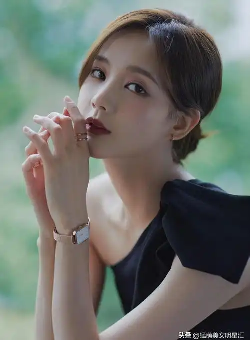 李一桐,本名李雪,是一位出生于山东省济南市的舞蹈爱好者.