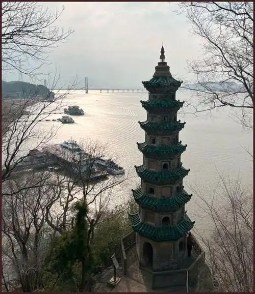 这也是本文最具价值之处:近百年前的石钟山是什么模样?