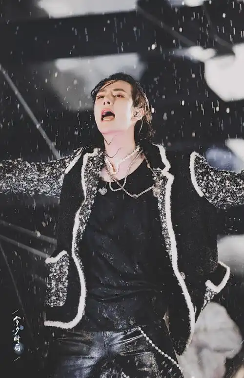 王一博的水舞台,我真的是爱到不行!