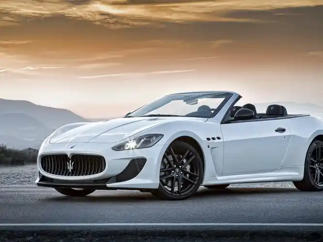 玛莎拉蒂敞篷的grancabrio mc白色超级跑车 壁纸 - 2560x1920