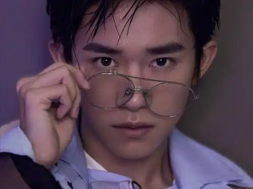 追梦少年易烊千玺,挑战不一样,连发型都是这么酷