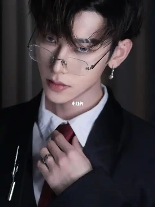 撕漫男霸道总裁