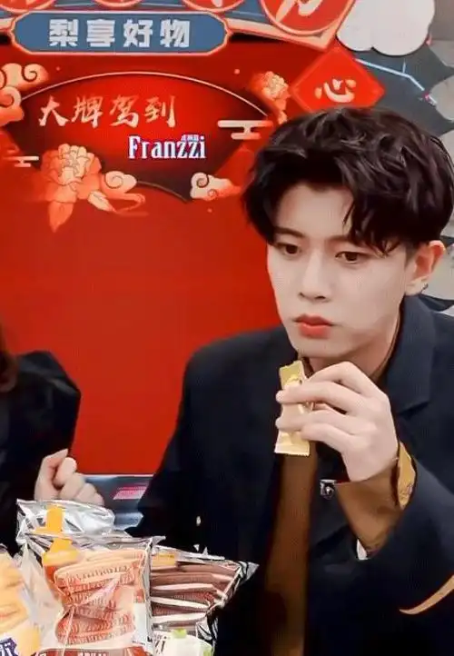 戏里深情的任嘉伦,戏外却是一个贪吃鬼,他最爱吃的你一定不爱吃