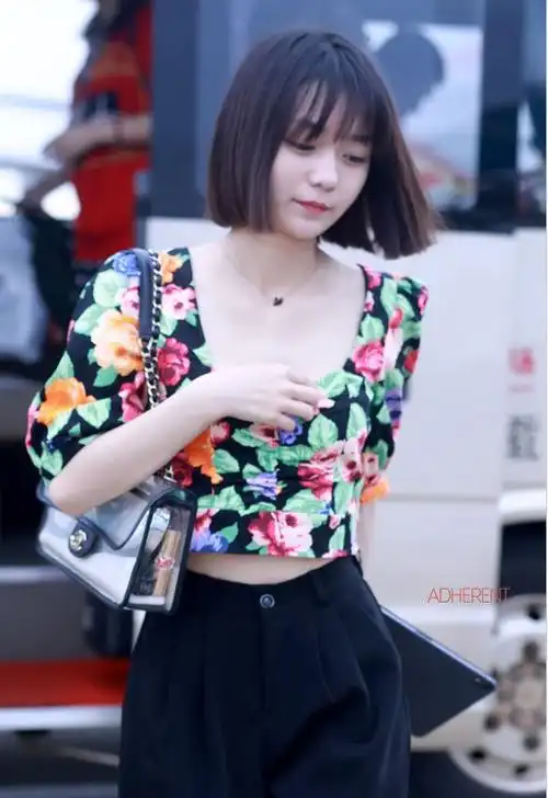 火箭少女101段奥娟减肥成功之后彻底对露腰装上瘾了