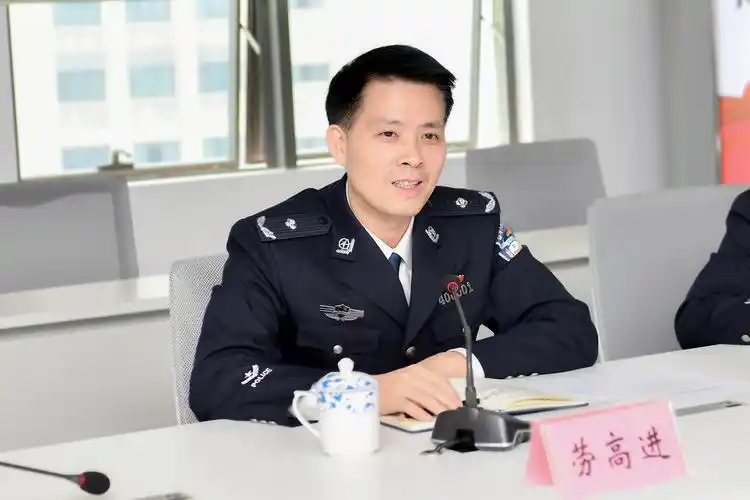 局长劳高进主持召开公安派出所所长座谈会 - 工作动态 - 广西壮族自治