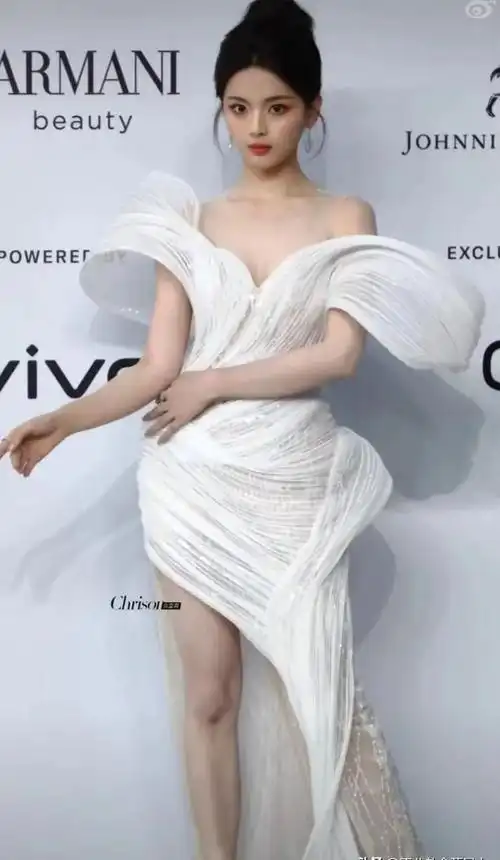 gq这一夜:毛晓彤鼻子怪,谢娜满脸油光,景甜赢了董洁