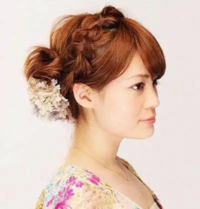 短发美眉简单家居发型怎么盘发 适合短发女生的盘发发型(5)