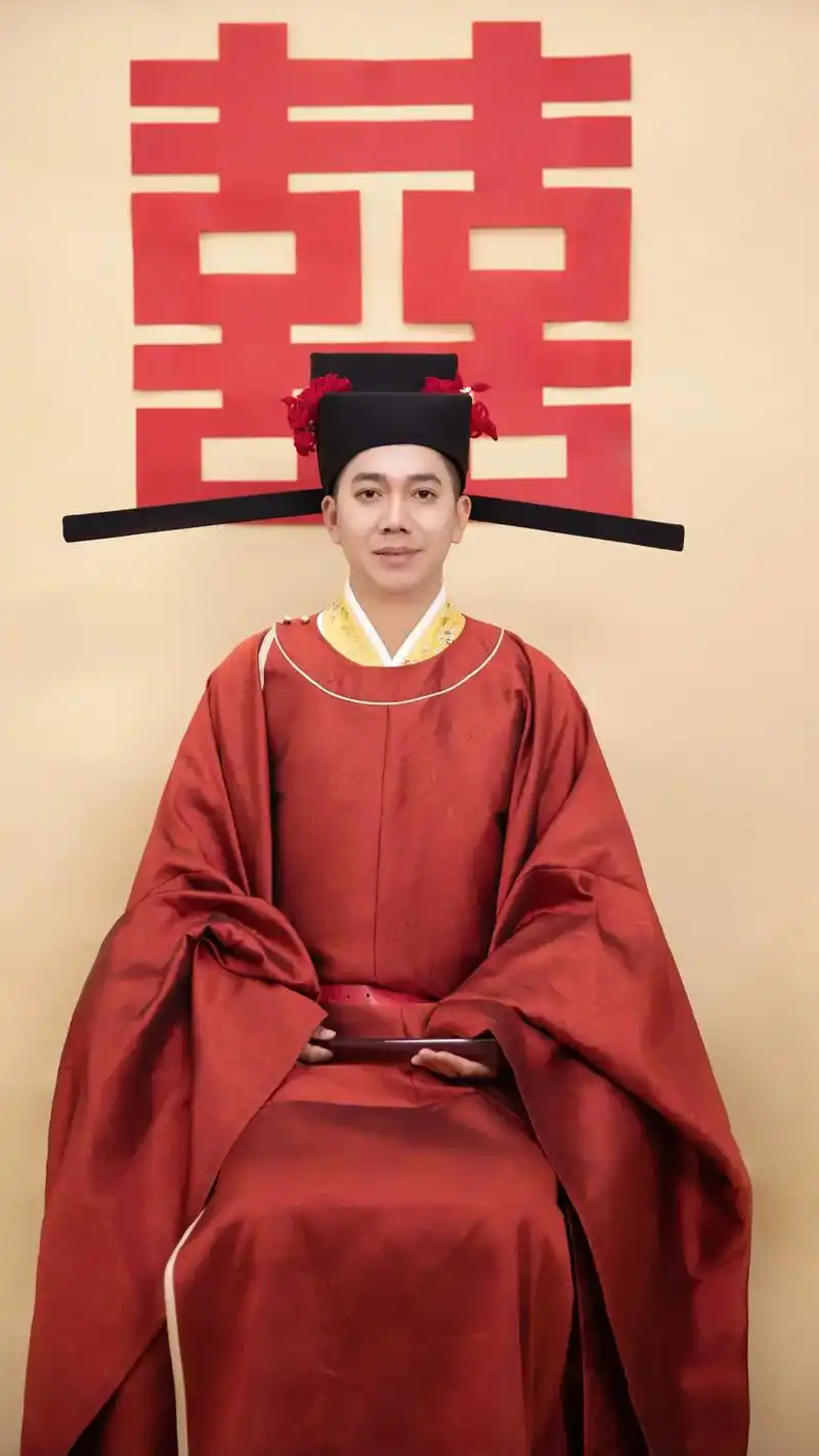 宋制婚服写真好美呀～#穿我汉家衣裳嫁我华夏儿郎 #中式婚纱照 - 抖音