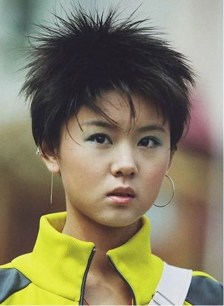 回顾李小萌:出道20年,与王雷相爱15年生一子,36岁怀二胎