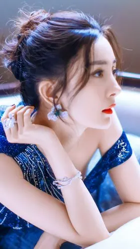 杨幂gq年度人物盛典暗夜星空拖尾蓝裙