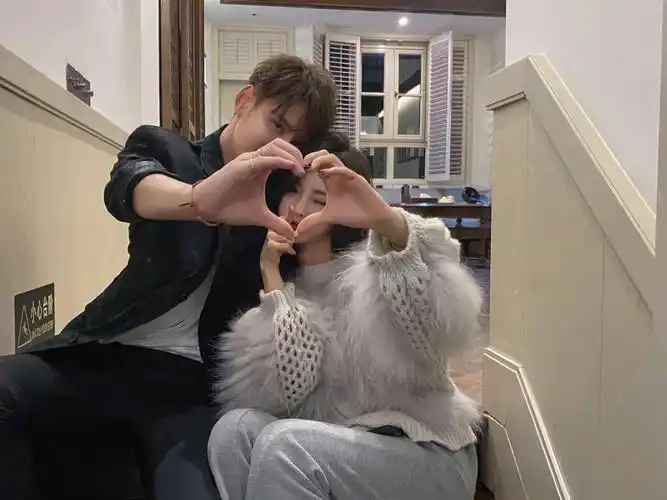 来拍照了  #情侣拍照姿势  #拍照姿势不重样  #自拍  #分享朋友圈