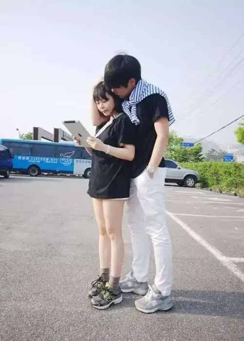 最萌身高差情侣最后怎么样了?最萌身高差的情侣-图片大观-奇异网