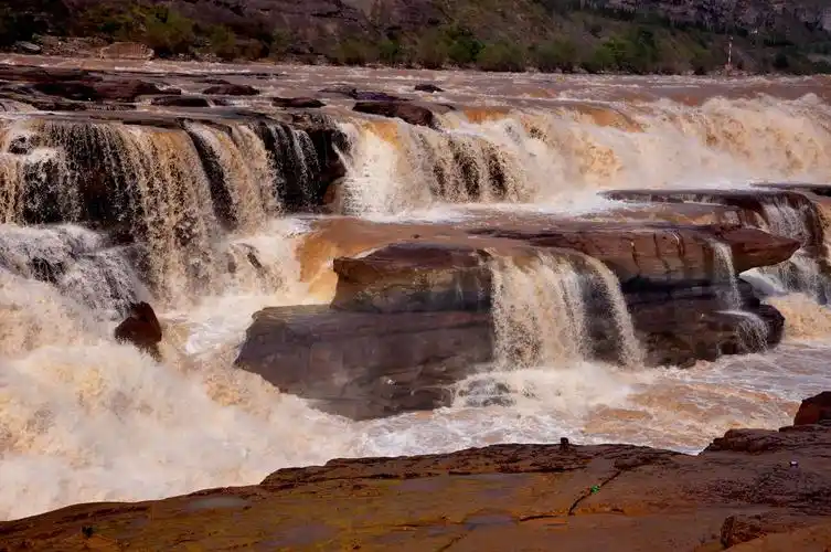 壶口瀑布是中国第二大瀑布,世界上最大的黄色瀑布