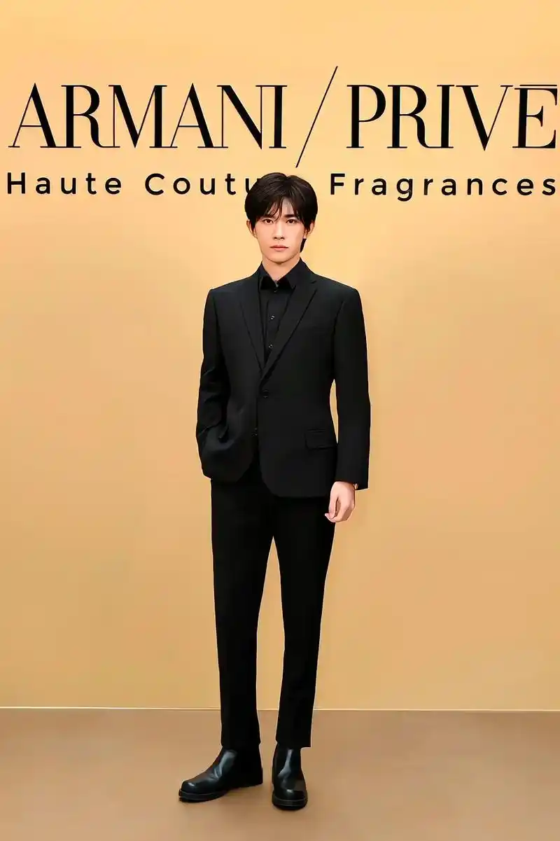 丈夫的容貌 妻子的荣耀#易烊千玺 #西服的魅力 #气场全开 - 抖音