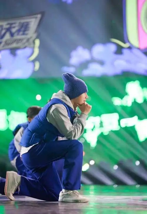 240215王一博街舞现场照舞动风采粉丝热情盛赞