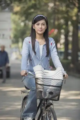 《猴票》热播,王千源狂追赵文琪,感情升温引关注