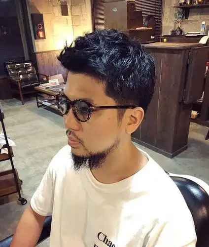 慵懒男生发型,随性又个性的卷发