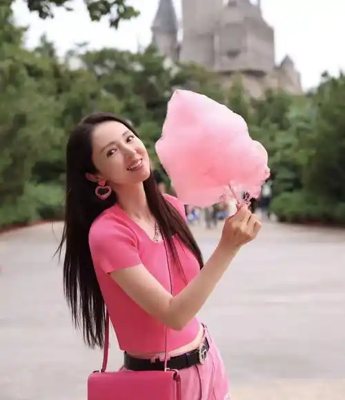 高云翔和董璇母女出游!