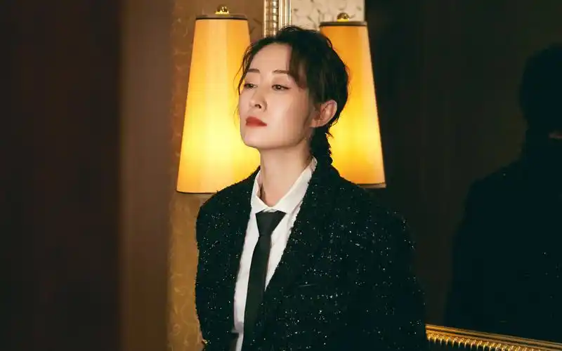 刘敏涛时尚甜酷写真桌面壁纸