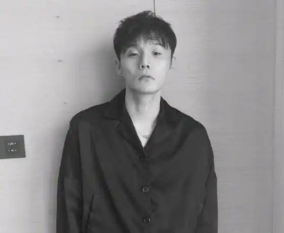 原创李荣浩童年照曝光呆萌浑圆大眼网友你的眼睛经历了啥