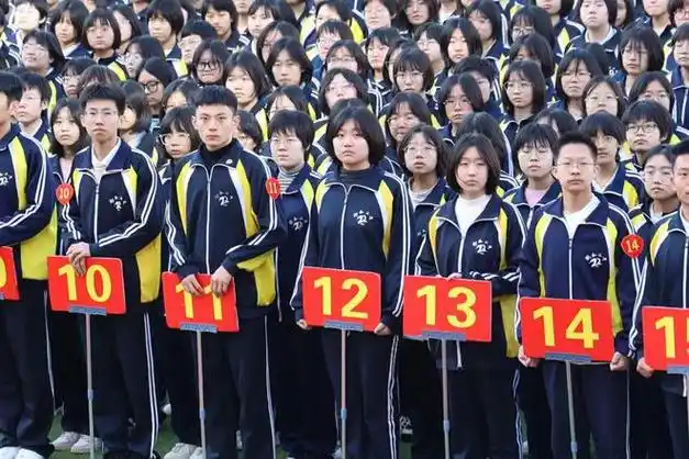 珍惜时间收获美好衡水二中举行周一主题升旗仪式