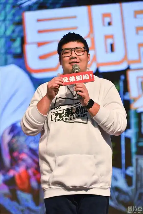 《兄弟别闹》昆明路演高晓攀尤宪超强吃虫