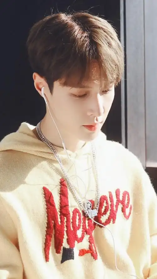 张艺兴贝壳一直在##壁纸