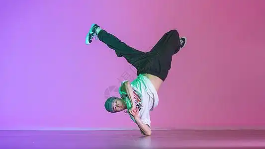breaking街舞男孩图片素材