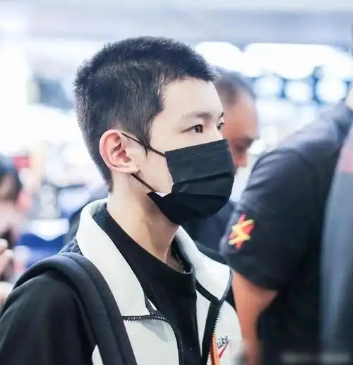 王俊凯尝试寸头新造型,tfboys颜值高低,一比见分晓!