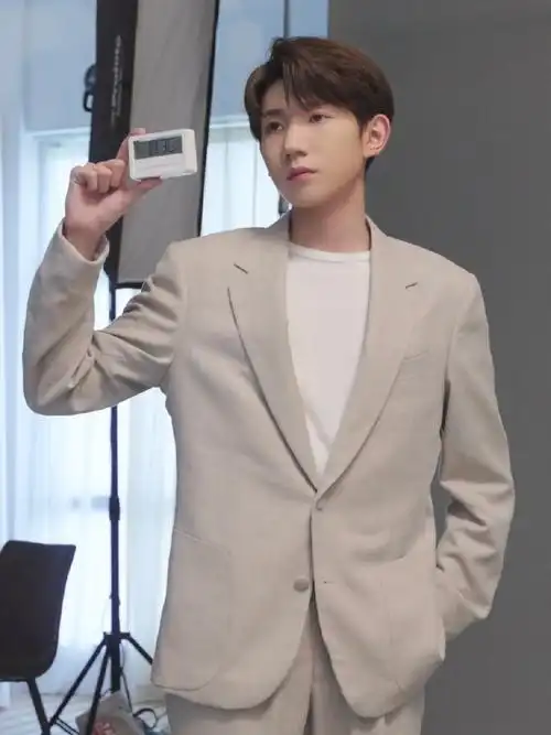 看我们如何相遇vlog##王源粉丝育苗专用#浅色西装也很帅@tfboys-王源