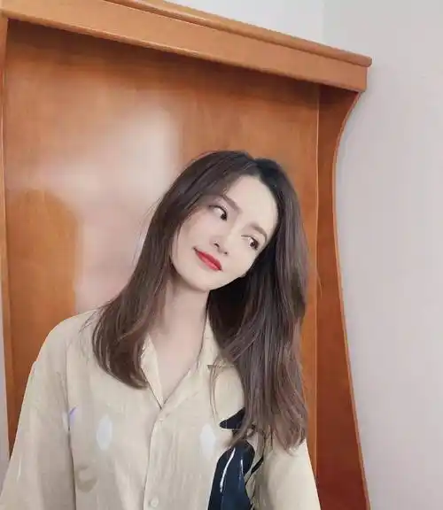 影视女星李沁写真合集:清新靓丽,天生丽质