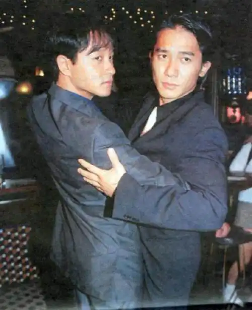 1996年电影《春光乍泄》开镜,张国荣和梁朝伟