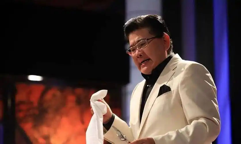 曹可凡吃大肠:17岁如何养活评委答辩?_结肠_网友_表情