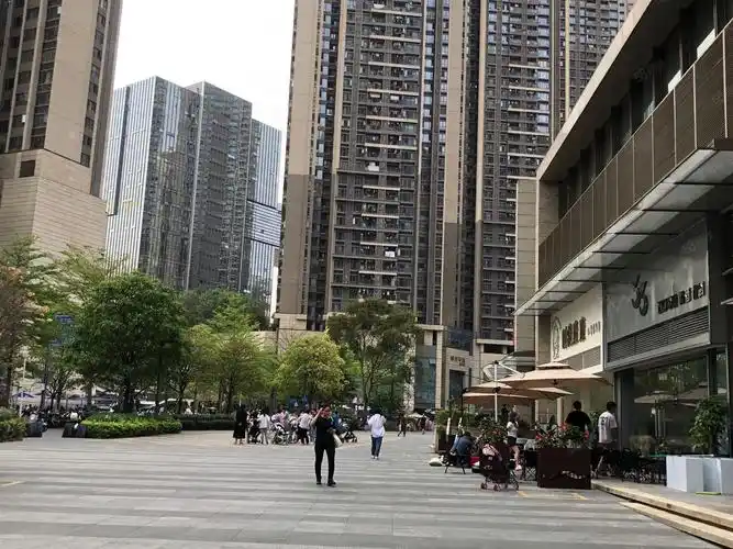 【13图】壹城中心小区门口,11米层高临街旺铺,一至三楼已做三层使用