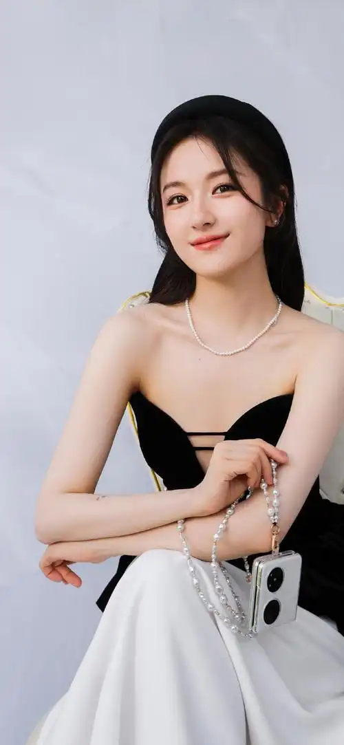 明星壁纸#同款演绎|黑白配|俏丽时尚|女明星壁纸张佳宁vs李兰迪