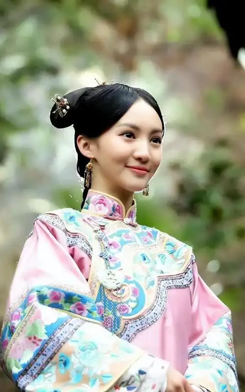 在金晨的演艺生涯中,她曾与多位知名演员合作,出演过多部热门剧集,她