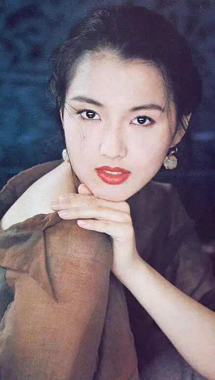 我正在读【郑秀文年轻时和后来暴瘦后是两张不同的脸, 被她以前的照片