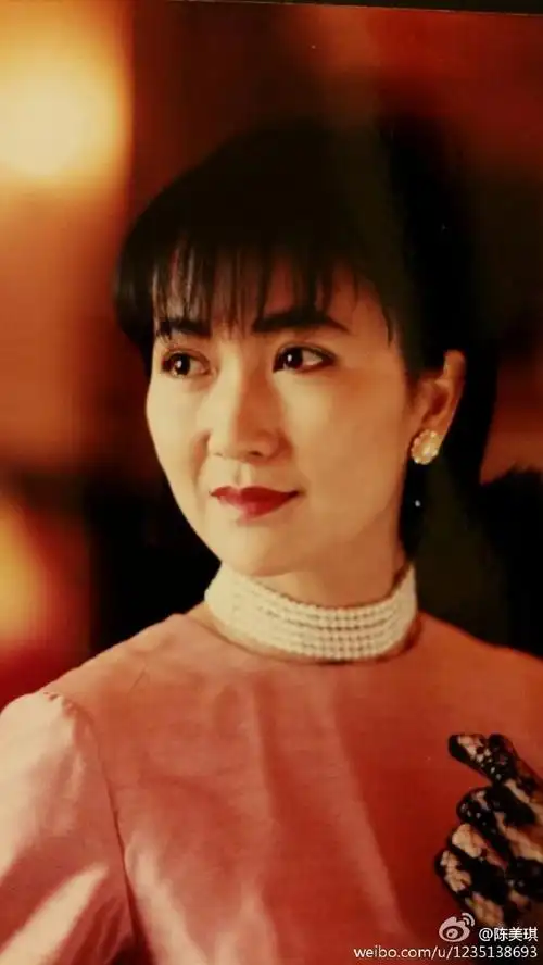 陈美琪不仅仅是一位演员,还是一位内外兼修的才女.