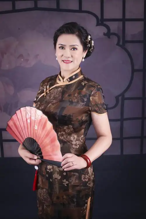 夕阳红的美篇旗袍女人