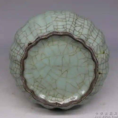 宋官窑开片双耳瓶