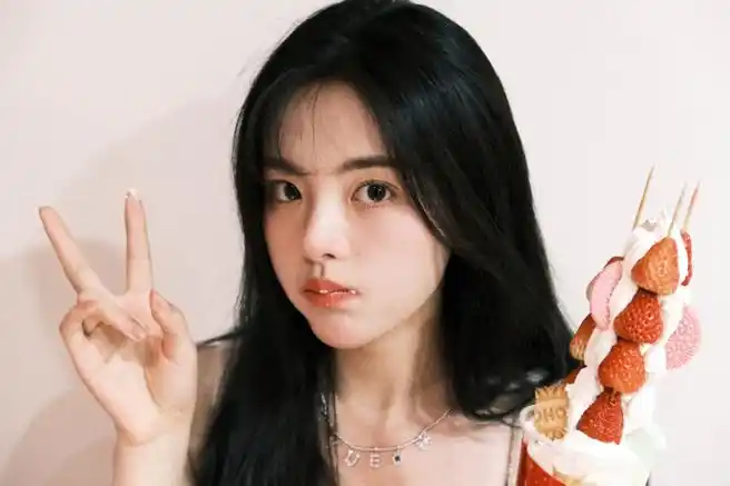 杨超越剪刘海了