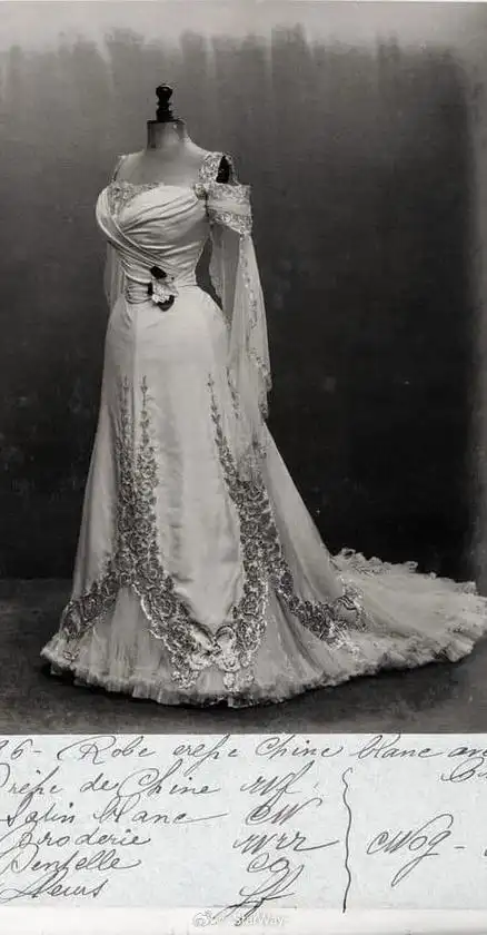 服装|house of worth 是由英国设计师 charles frederick worth 于