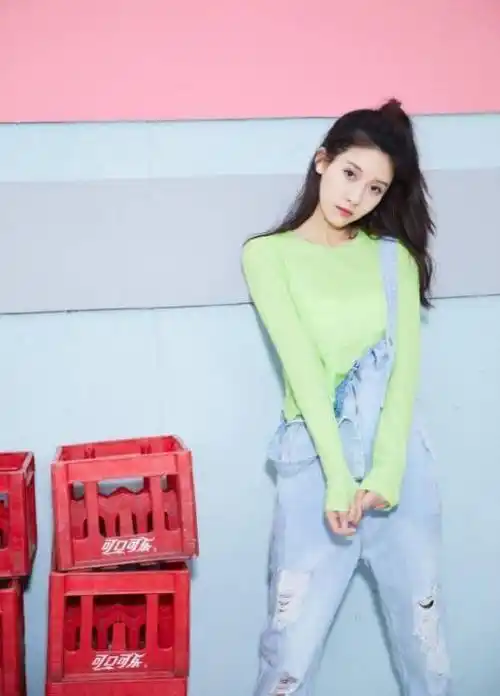 《巴啦啦小魔仙》跑龙套,搭档王一博爆红,22岁成国民女神_王子璇_演技