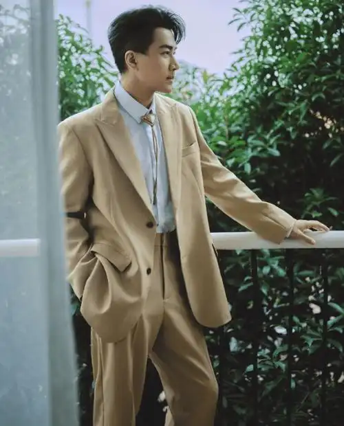 刘恺威近照公开离婚后形象变化巨大连杨幂都很难认得出