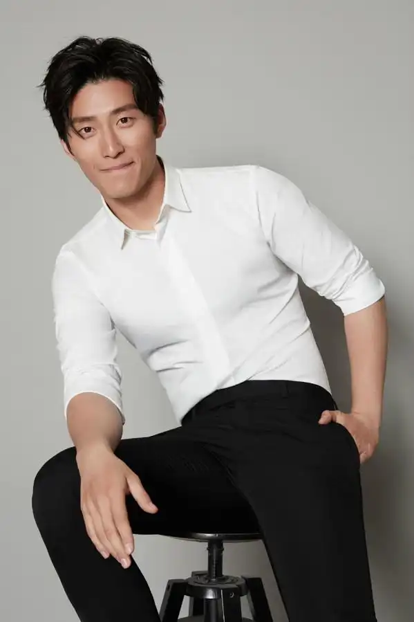 窦骁《海上繁花》海报曝光 展深情迷人型男魅力(7/8)