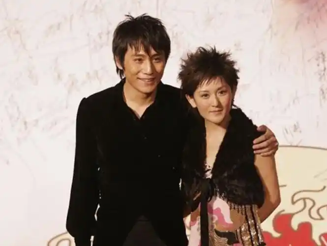 回顾刘烨和谢娜同居6年不结婚转身娶了法国娇妻宠对方13年