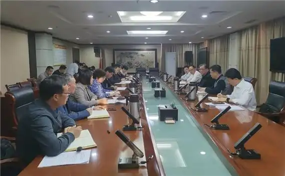 直"方式,先后来到涡阳县淮中大道拓宽工程现场,正虹饲料公司东无名沟