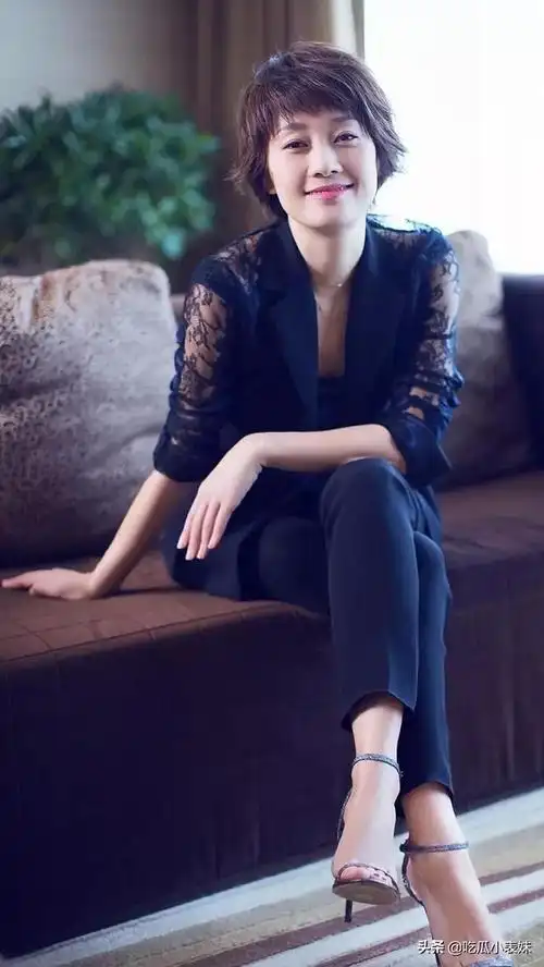 马伊琍短发美女清爽干练