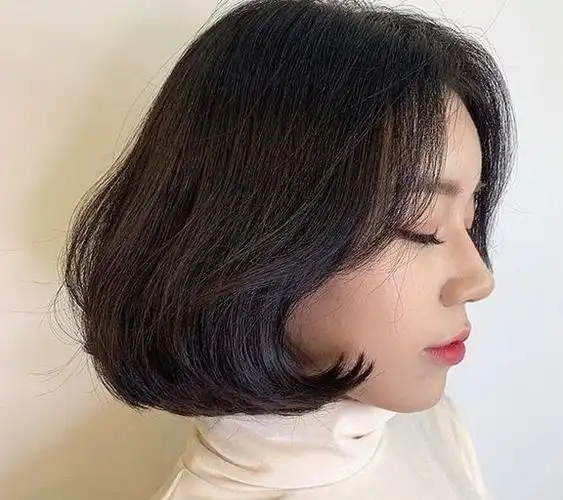 今年流行波波头烫个卷,减龄又小颜