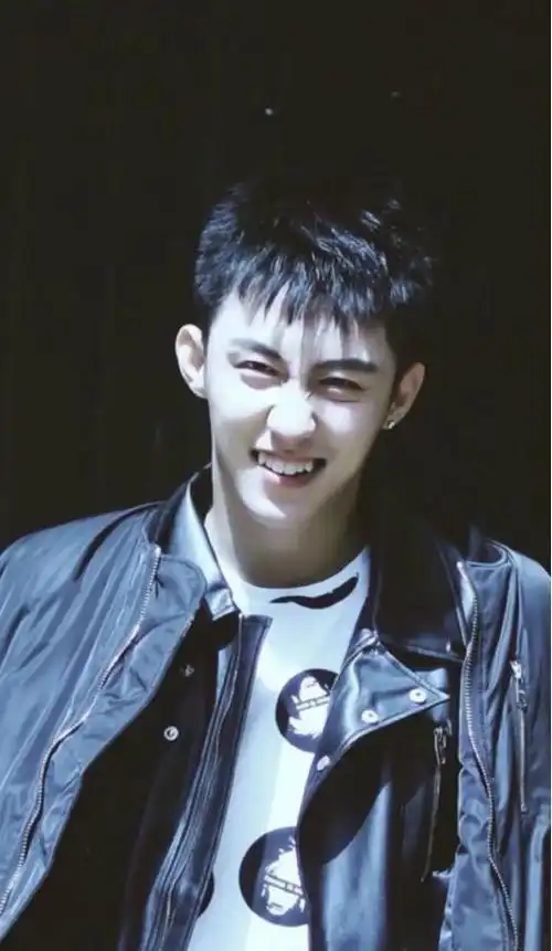 寸头造型别轻易尝试,看了这8位才懂,啥叫意气风发啥叫灾难现场